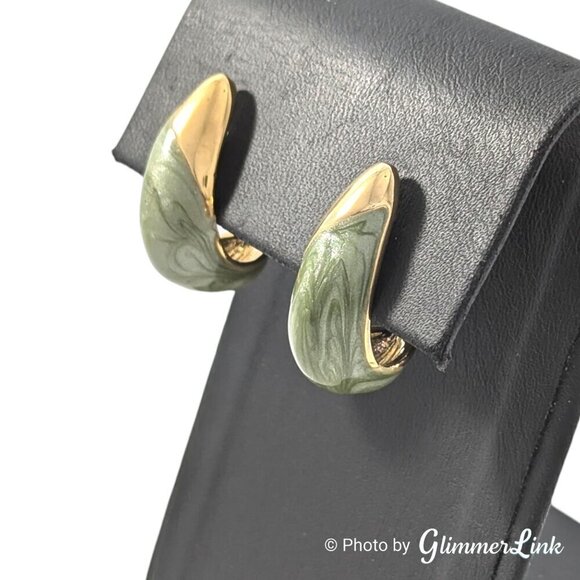 VTG 80s Elongated Domed Oval Semi Hoop Green Enamel Swirl Gold Tone Earrings - Picture 3 of 7